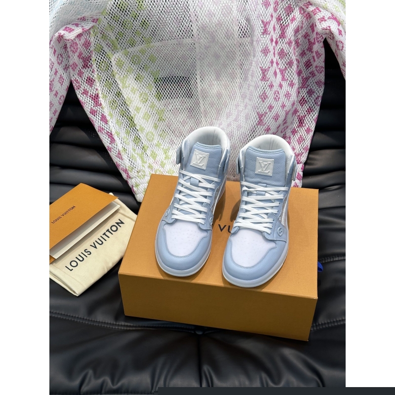 l**is V*t*n sneakers